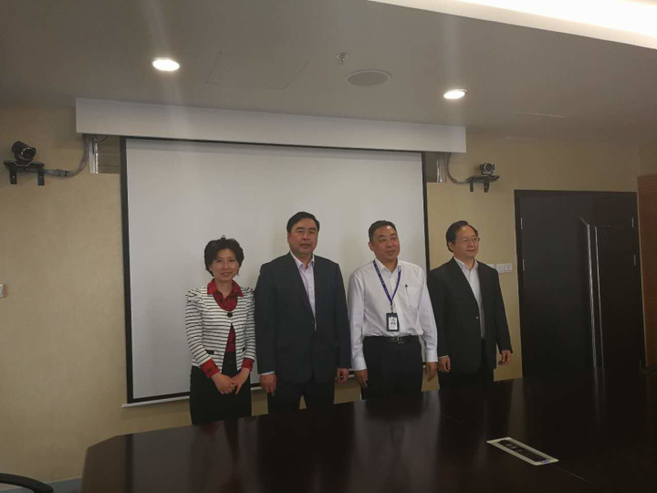 5-趙振元董事長(zhǎng)、蔣玉梅副院長(zhǎng)與祁寧春總經(jīng)理、吳世勇副總經(jīng)理親切合影.jpg